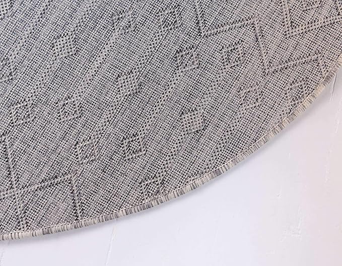 Unique Loom Outdoor Trellis Collection Area Rug - Tribal Trellis (5' 3" Round, Gray/ Black)