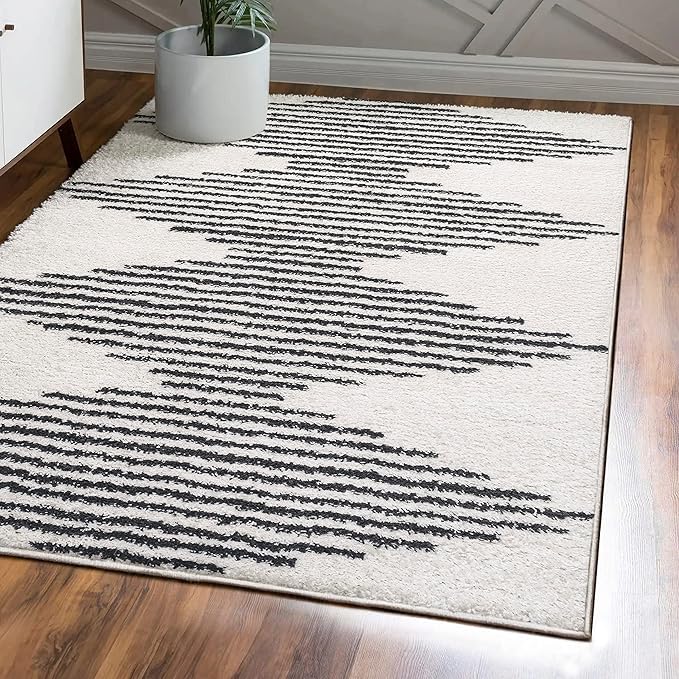 JONATHAN Y Elm Diamond Stripe Shag White/Gray Indoor Area Rug, 4x6, Geometric, Bohemian, Contemporary, Easy-Cleaning for Living Room, Bedroom, Kitchen, Pet Friendly, Non-Shedding (MOH408A-4)