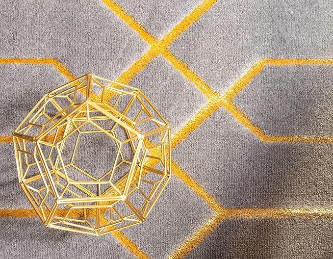 Unique Loom Marilyn Monroe Glam Collection Area Rug - Trellis (4' 1' x 6' 1' Rectangle, Gray Gold/ Gold)