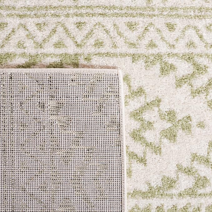 SAFAVIEH Area Rug 6x9 - Tulum Collection - Ivory & Sage, Moroccan Boho Tribal Design, Non-Shedding & Easy to Clean, Ideal for Living Room, Bedroom, Dining Space (TUL272H)