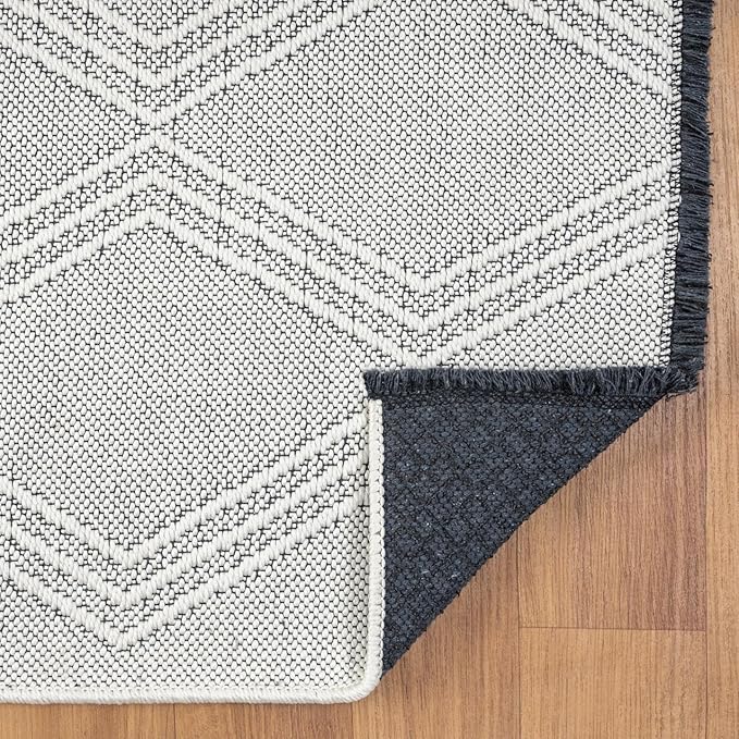 LUXE WEAVERS Modern Farmhouse White 5x7 Washable Area Rug, Anti-Slip Diamond Pattern Carpet