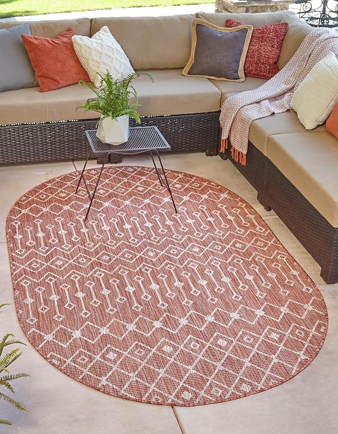 Unique Loom Outdoor Trellis Collection Area Rug - Tribal Trellis (7' 10" x 10' Oval, Rust Red/ Ivory)