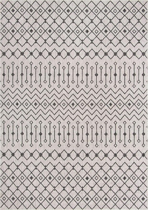 Unique Loom Outdoor Trellis Collection Area Rug - Tribal Trellis (10' x 14' 1" Rectangle, Gray/ Black)