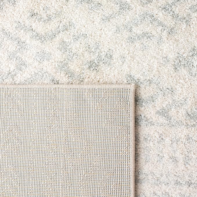 SAFAVIEH Tulum Collection Area Rug - 5'3" x 7'6", Ivory & Light Grey, Moroccan Boho Tribal Design, Non-Shedding & Easy to Clean, Ideal for Living Room, Bedroom, Dining Space (TUL272G)