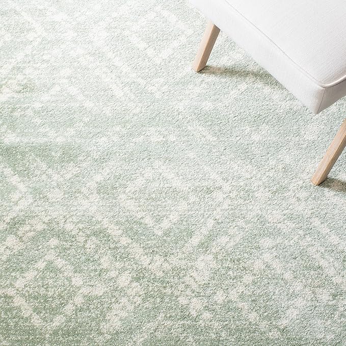 SAFAVIEH Adirondack Collection Runner Rug - 2'6" x 8', Green & Ivory, Modern Diamond Distressed Design, Non-Shedding & Easy Care, Ideal for High Traffic Areas in Living Room, Bedroom (ADR131Y)
