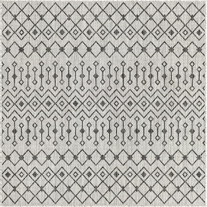 Unique Loom Outdoor Trellis Collection Area Rug - Tribal Trellis (5' 3" Square, Gray/ Black)