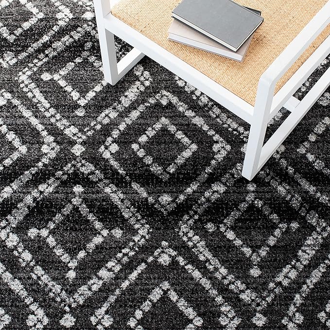 SAFAVIEH Adirondack Collection Area Rug - 5'1" x 7'6", Black & Ivory, Modern Diamond Distressed Design, Non-Shedding & Easy Care, Ideal for High Traffic Areas in Living Room, Bedroom (ADR131A)