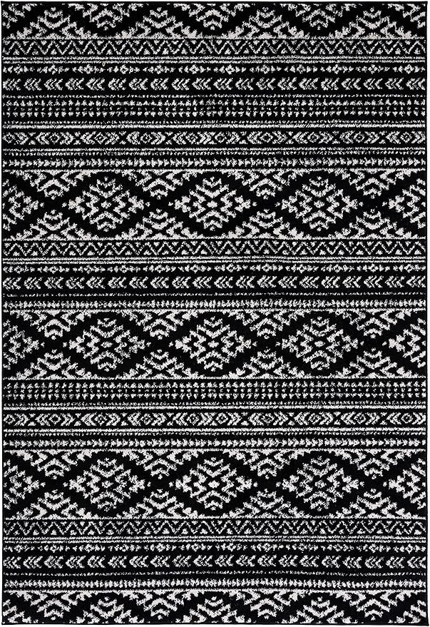 SAFAVIEH Area Rug 4x6 - Tulum Collection - Black & Ivory, Moroccan Boho Tribal Design, Non-Shedding & Easy to Clean, Ideal for Living Room, Bedroom, Dining Space (TUL272Z)
