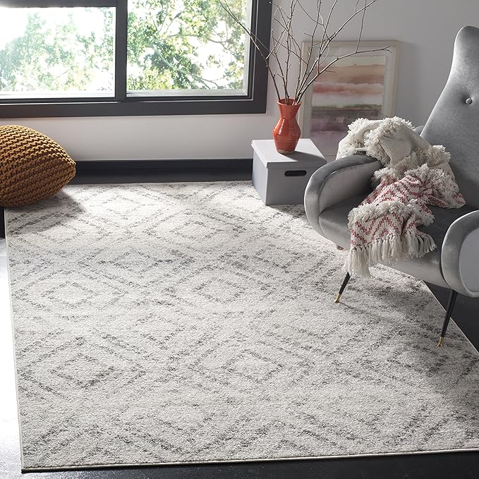 SAFAVIEH Adirondack Collection Area Rug - 5'1" x 7'6", Light Grey & Grey, Modern Diamond Distressed Design, Non-Shedding & Easy Care, Ideal for High Traffic Areas in Living Room, Bedroom (ADR131C)