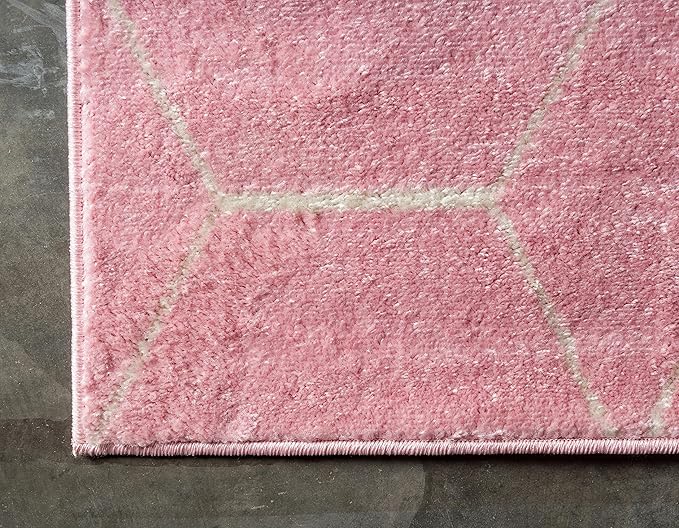 Unique Loom Trellis Frieze Collection Area Rug - Geometric (4' 1" x 6' 1", Light Pink/ Ivory)