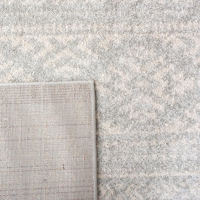 SAFAVIEH Area Rug 4x6 - Tulum Collection - Light Grey & Ivory, Moroccan Boho Tribal Design, Non-Shedding & Easy to Clean, Ideal for Living Room, Bedroom, Dining Space (TUL272F)