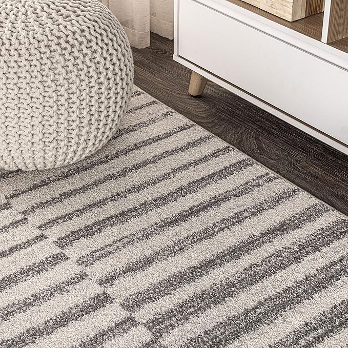 JONATHAN Y Lyla Offset Stripe Gray/Cream Indoor Area Rug, 4x6, Contemporary, Modern, Easy-Cleaning for Living Room, Bedroom, Kitchen, Pet Friendly, Non-Shedding (MOH204A-4)