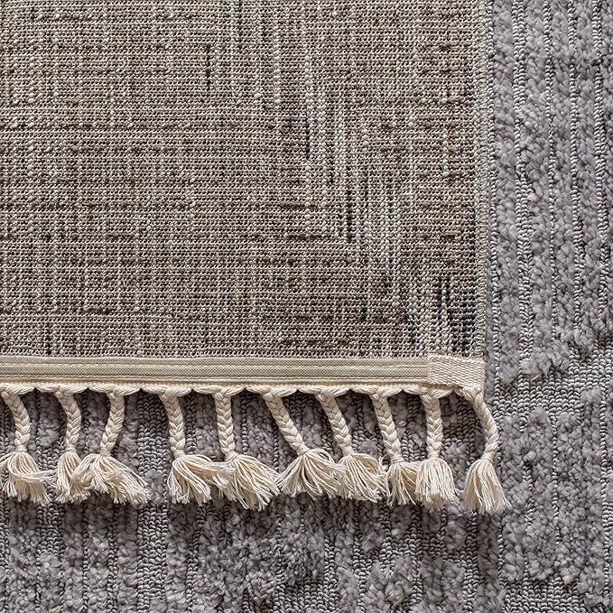 SAFAVIEH Marrakech Collection Area Rug - 5'3" x 7'6", Grey, Moroccan Boho Tribal Tassel Design, Non-Shedding & Easy Care, Ideal for High Traffic Areas in Living Room, Bedroom (MRK517F)