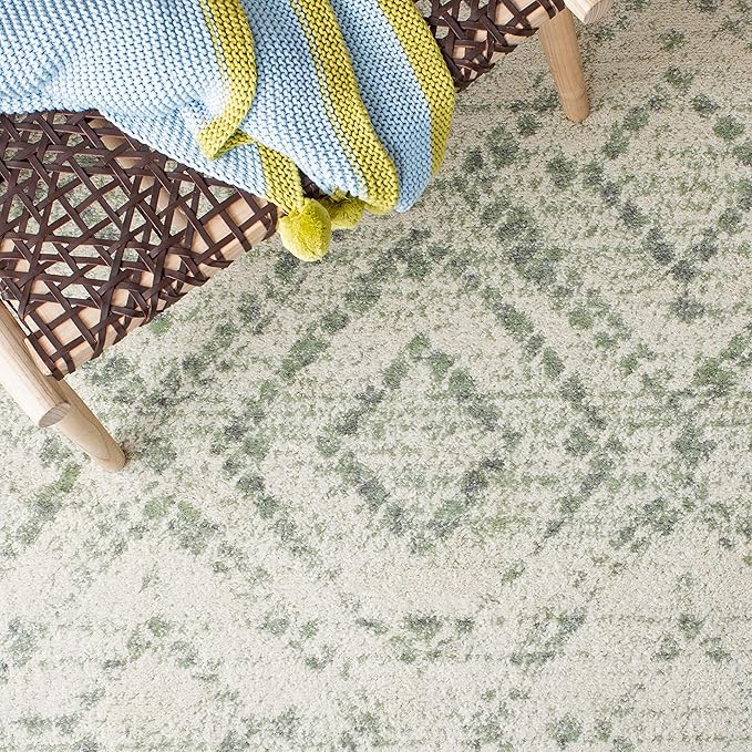 SAFAVIEH Adirondack Collection Area Rug - 10' Round, Ivory & Green, Geometric Design, Non-Shedding & Easy Care, Ideal for High Traffic Areas in Living Room, Bedroom, Dining (ADR131X-10R)